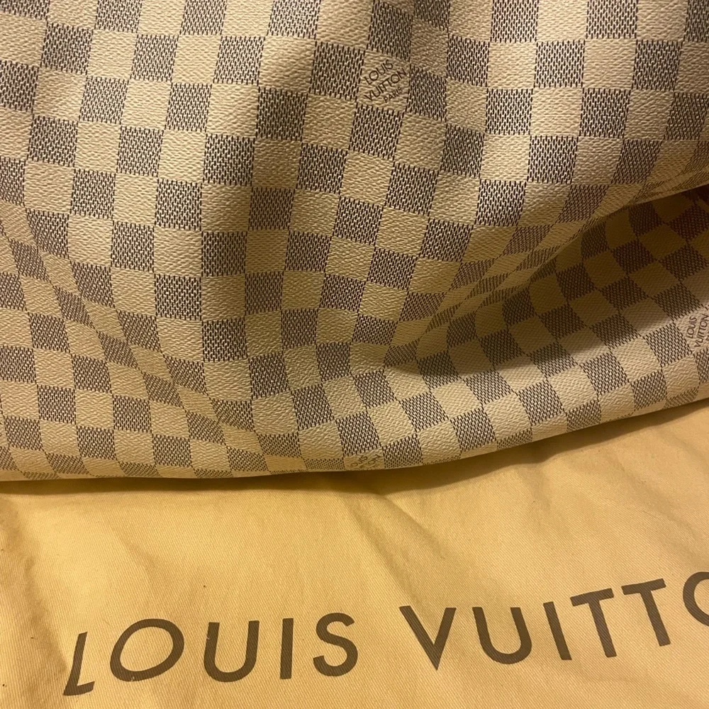 Louis Vuitton Artsy MM bag. Barely used!! - Picture 3 of 17